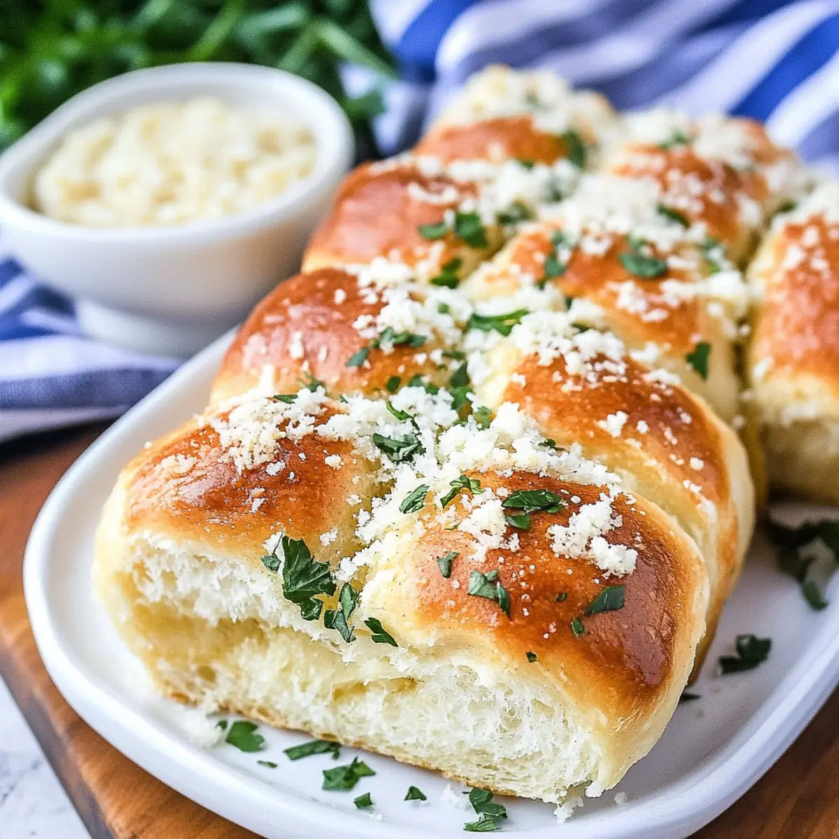 Irresistibly Cheesy Hawaiian Garlic Rolls Recipe You’ll Love 3 iwyn798pbfnpb0zr8nnu